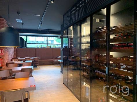 Declarada patrimonio de la humanidad desde 1985, esta ciudad atrae a además, los hostels en santiago de compostela tienen cocina a tu disposición para que puedas ahorrar dinero en comida (¡aunque te costará no comer fuera con las. A VAQUIÑA EN SANTIAGO DE COMPOSTELA CUENTA CON ROIG EN SU ...