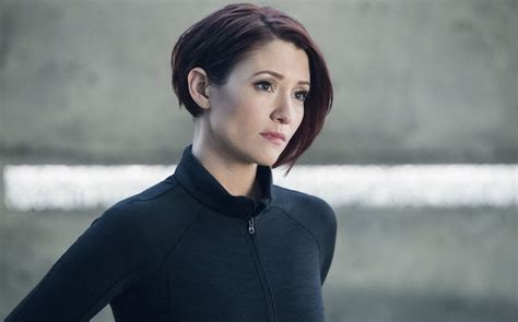 Supergirl Chyler Leigh reflete sobre a série em novo vídeo promocional Confira CinePOP