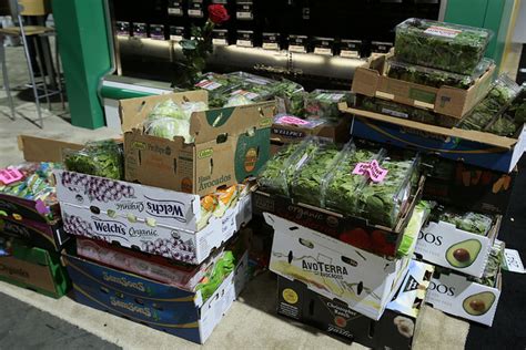 Pma Fresh Summit Exhibitors Donate 341061 Pounds Of Produce To The