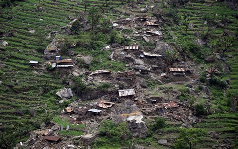 Nepal Villages Cut Off By Earthquake Wait For Aid As Death Toll Passes 4000 The New York Times