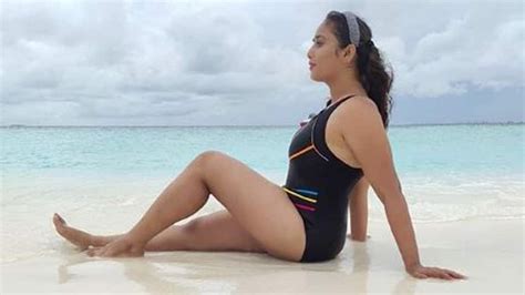 Rani Chatterjees Picture In A Swimsuit Goes Viral See Pic Bhojpuri News Zee News