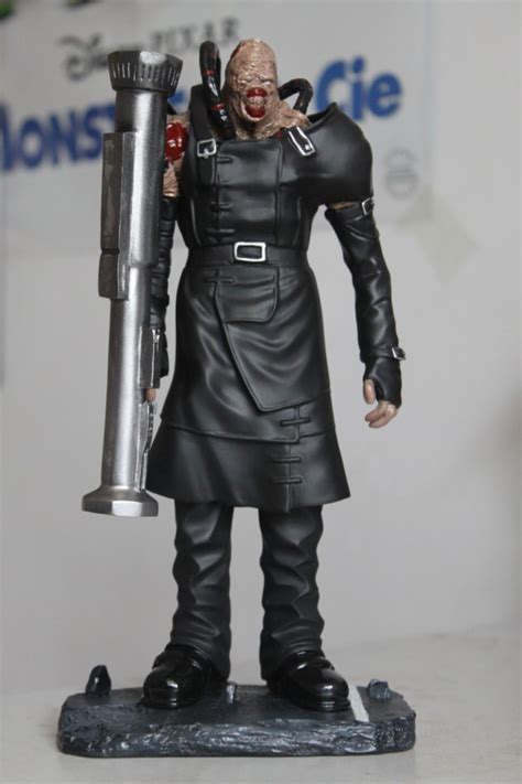 Resident Evil Boss Nemesis Figure 10 Statue