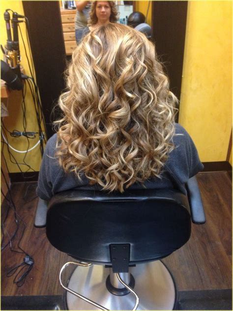 Locken stufenschnitt Stufenschnitt Lange