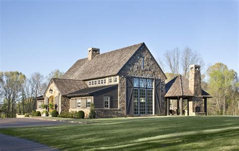 Rusticity Meets Glamour In Comfortable Livable Country Home