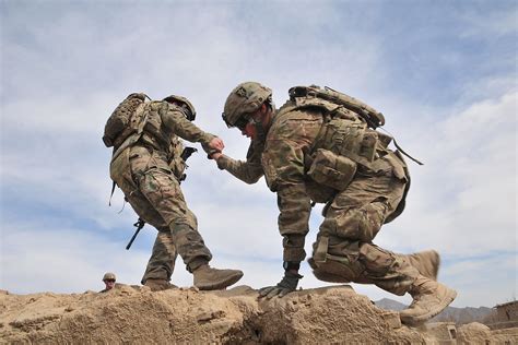 Help Your Buddy A Soldier With 1st Battalion 38th Infantr Flickr