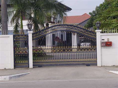 How tall do you want your iron gate? Iron gates design gallery - KERALA HOME DEZIGN