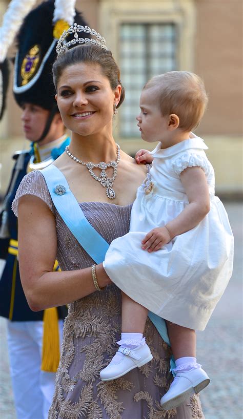 Syftet med besöket var att låta prinsessan. File:Kronprinsessan Victoria och prinsessan Estelle.jpg