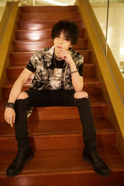 歌手 當打之年 華晨宇 斗牛 登云音樂榜首 為何可以蟬聯 歌手 的第一 娛樂圈圈圈. 有顏值就任性？「華晨宇」一刀剪去長髮 「狗啃式瀏海」笑翻全網!