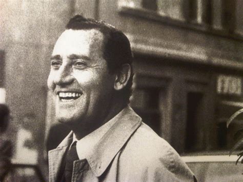 * * * alberto sordi is probably the most beloved personality of the italian cinema. "Villa Sordi in musica": nel teatro di Albertone un ciclo ...