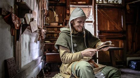 Maak een account aan om deze afbeelding te downloaden. Schoenmaker | Archeon