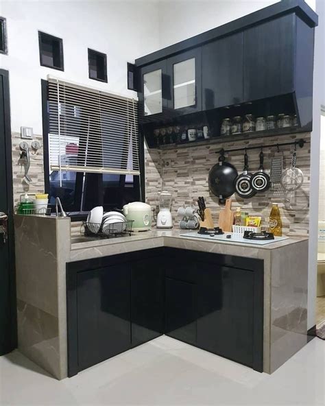 Meski ketersediaan lahan untuk tata ruangan dapur tidak terlalu luas, anda bisa mensiasatinya agar terlihat rapi dan menarik. Ide Kreatif Desain Dapur Minimalis 2x2 Beserta Contohnya ...