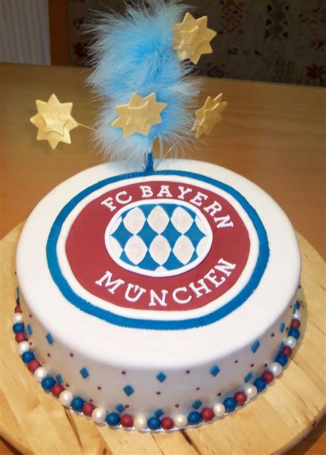 Der fc bayern münchen ist ein sportverein aus münchen. Bayern München Torte, Soccer cake | Bayern München Torte ...