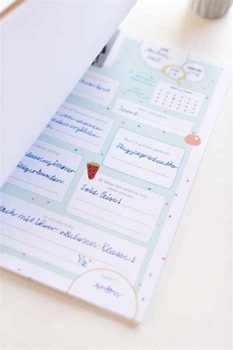 Hier findest du vorlagen für freundebücher, die auf kleinere kinder abgestimmt sind. Abschiedsgeschenk für Lehrer: Freundebuch mit Download ...