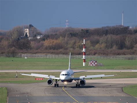 Neben dem parken am flughafen düsseldorf können sie, variierend nach anbieter, weitere der topseller nur 4 min. Flugzeug Flughafen Düsseldorf