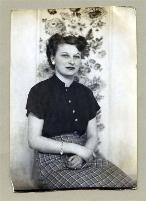 1940s 1940s Photos 1940s Hairstyles Checkered Skirt