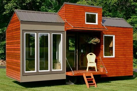 The tiny house on wheels proves that home isn't where the heart is, it's where you park it. Amazing Tiny Homes on Wheels - House Hunting