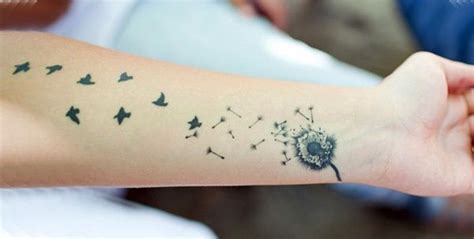 Diese tattoovorlagen eigenen sich auch hervorragend als beste freundinnen tattoo ideen. 40 Coole Handgelenk Tattoo Vorlagen | Tattoo handgelenk ...