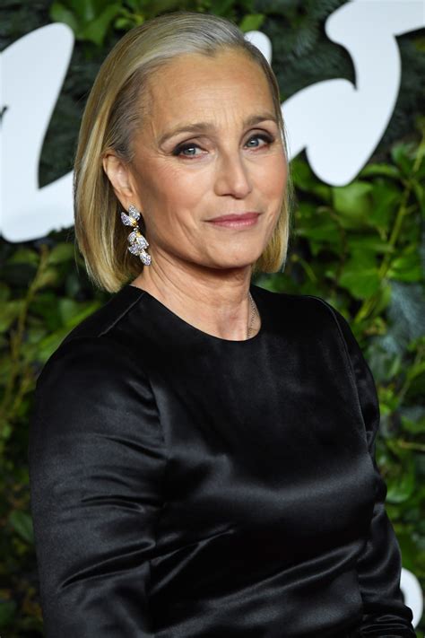 Kristin Scott Thomas Brings The Gray Hair Trend To The Fashion Awards