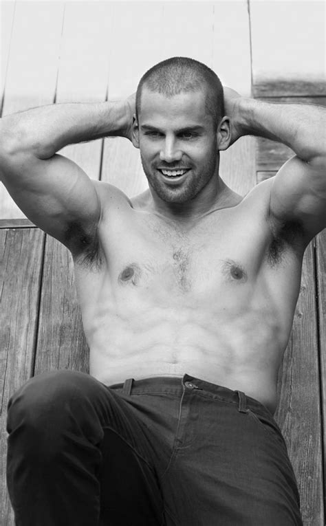 Eric Decker Shows Off His Washboard Abs In Flaunt Magazine—see The Sexy