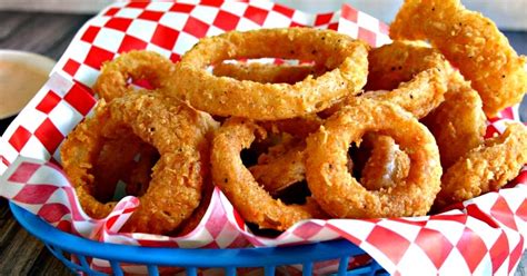 Kedua ayam dibalut tepung bumbu kemudian digoreng hingga empuk dan renyah, hanya saja ayam popcorn ini lebih dari bentuk kecil untuk ayam. RESEP ONION RING (BAWANG BOMBAY GORENG TEPUNG) ENAK CRISPY ...