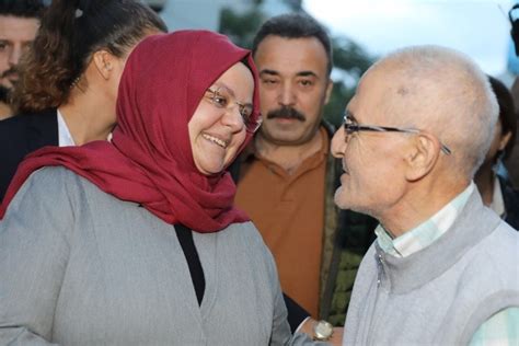 Bununla birlikte başvurular i̇l müdürlüğü ya da sosyal hizmet merkezi müdürlüğü'ne de yapılabiliyor. Hukuk Hizmetleri Genel Müdürlüğü | Aile, Çalışma ve Sosyal ...