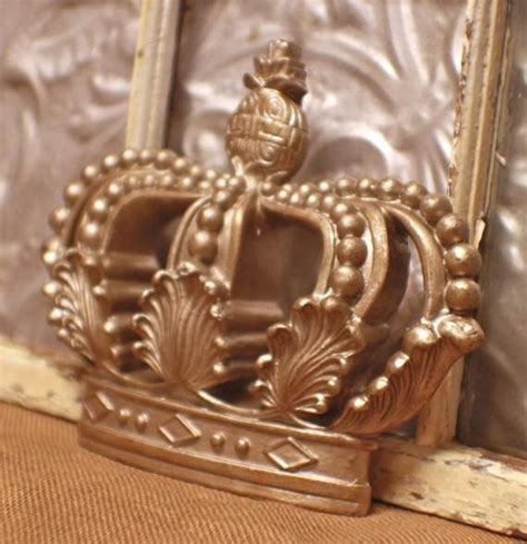 Decorating walls of a room in the house is definitely a challenging task. 24 Elegant Decorative Crowns for Home Decor | Crown wall decor, Yellow home decor, Dining room ...