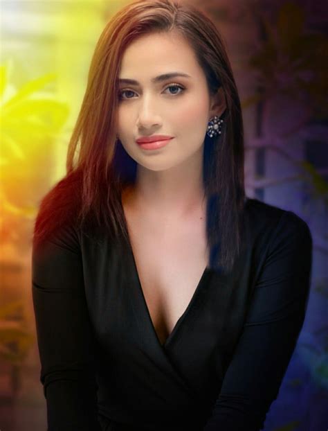 Sana Javed Hot Photoshoot Hd Hair Style On Saree Beauty Girl