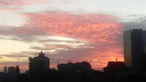 Langit sore jakarta - YouTube
