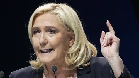 Vaucluse Inauguration Dune Mosqu E Marine Le Pen D Savoue Un D Put Rn Linfo Re France