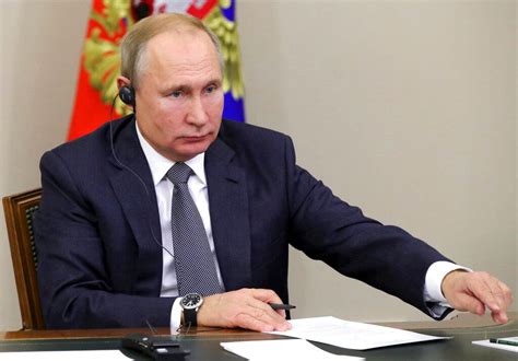 Putin Signs Bills Mandating Russian Apps On Electronic Devices