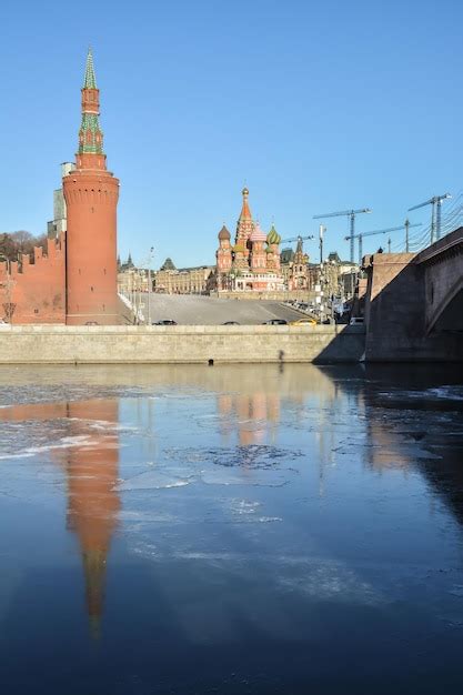 Premium Photo The Moscow Kremlin And The Waterfront