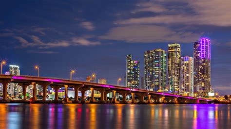Miami Night Wallpapers Top Free Miami Night Backgrounds Wallpaperaccess