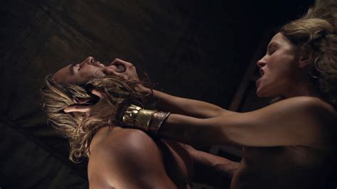 Голая Эллен Холлман в Spartacus War of the Damned