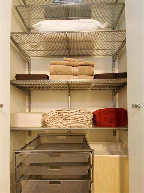 Walk In Linen Closet Design 16 Varieties To Organize The Space