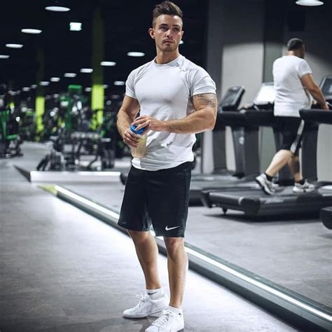 30 Best Stylish Summer Gym And Workout Outfits Roupas De Academia Masculina Vestuário Fitness