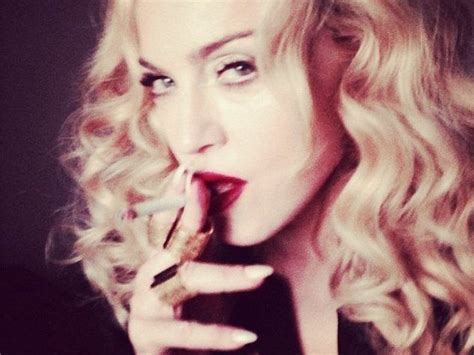 Madonna Prône Le Naturel Et Affiche Ses Aisselles Poilues Sur Closer