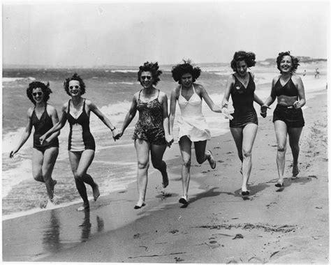 28 Retro Beach Photos Thatll Make You Want To Time Travel Vintage In