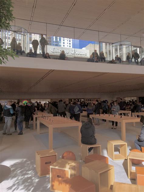 New Apple store opens in Chicago | DesignDestinations