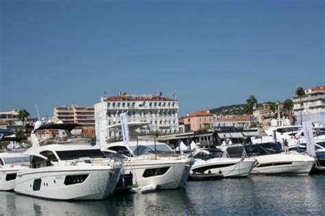 Triposo is your smart travel guide. Nautibank: eine Bank, die sich dem Bootfahren an der ...
