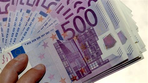 Euro kuru, 1 euro'nun kaç tl olduğu, euro tl döviz kurunun detaylı bir şekilde grafikleri, analiz ve yorumları için ziyaret edin. Maak biljet van 500 euro ongeldig, zegt chef van ...