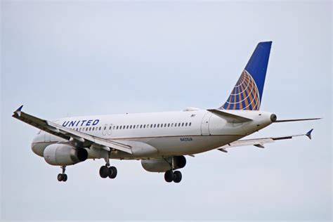 N421ua United Airlines Airbus A320 200 15th Oldest In Fleet Of 98