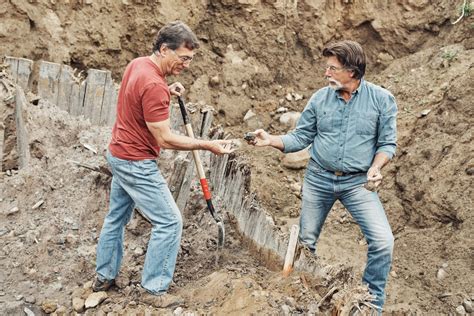 Anecdote on the hidden fortune. The Curse of Oak Island Season 5: See the first amazing ...