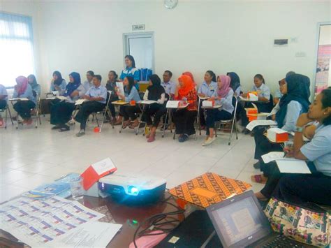 Waduh…berarti jawa nya abal2 ya….kadang selera ibu agak ajaib yah, semoga nanti kita gak begitu kalau anak kita dewasa. LAIN LADANG LAIN BELALANG, LAIN LUBUK LAIN IKANNYA ...