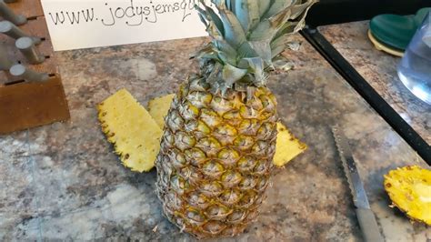 I'm susan bowerman, registered dietician and today we are talking fresh pineapple. Cutting up a Fresh Pineapple is Easy - YouTube