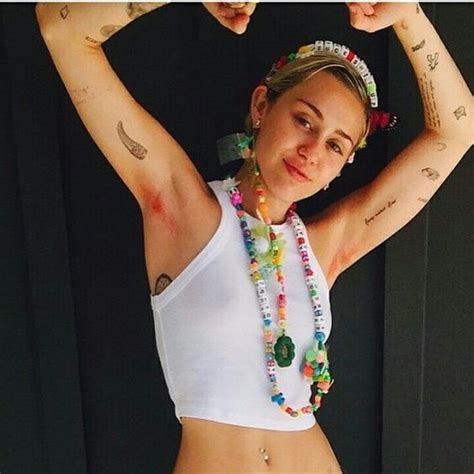 Mileycyrus Has Dyed Her Armpit Hair Pink Dafuq Lol Ooolalablog