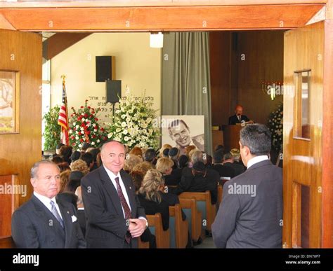 Apr. 1, 2002 - Hollywood, CA, USA - K24571MR: MILTON BERLE FUNERAL