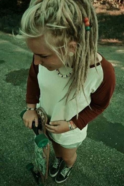 Skater Girl With Blonde Locks Blonde Dreadlocks Dreads Girl Dreadlock Hairstyles Messy