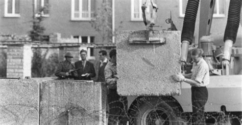 Używamy cookies i podobnych technologii m.in. 13 sierpnia. W 1961 roku rozpoczęto budowę muru ...