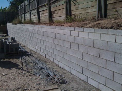 Cinder Block Retaining Wall Design Narrow Home Design Concrete