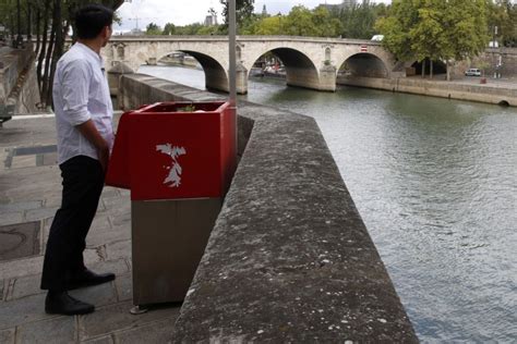 Paris Installs Public Eco Friendly Urinals